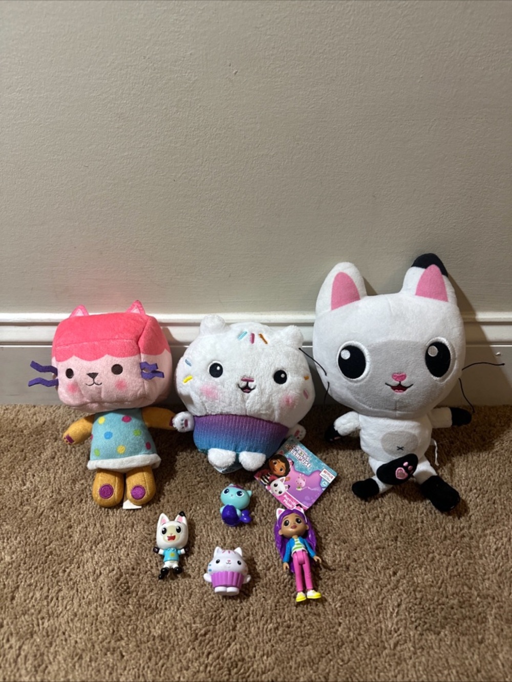 Gabbys Dollhouse Plush Lot And Figured Baby Box Cupcake Pandy Mercat